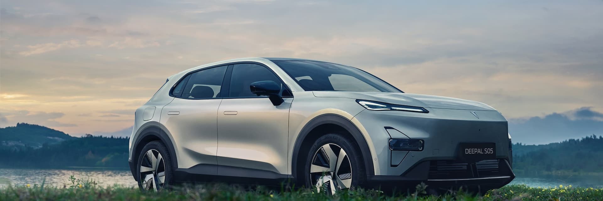 Changan Deepal S05 - panoramica esterna ultra-wide