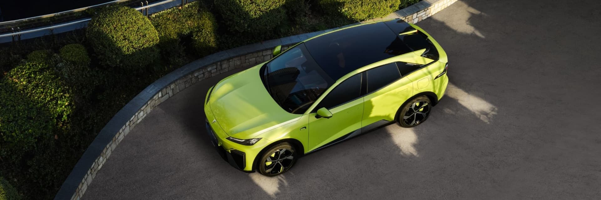 Changan Deepal S07 - panoramica esterna in movimento
